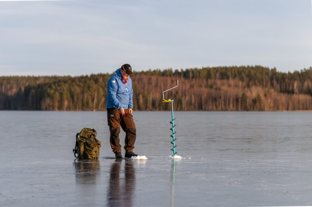 fishing, ice-fishing - flyfishinglapland.com